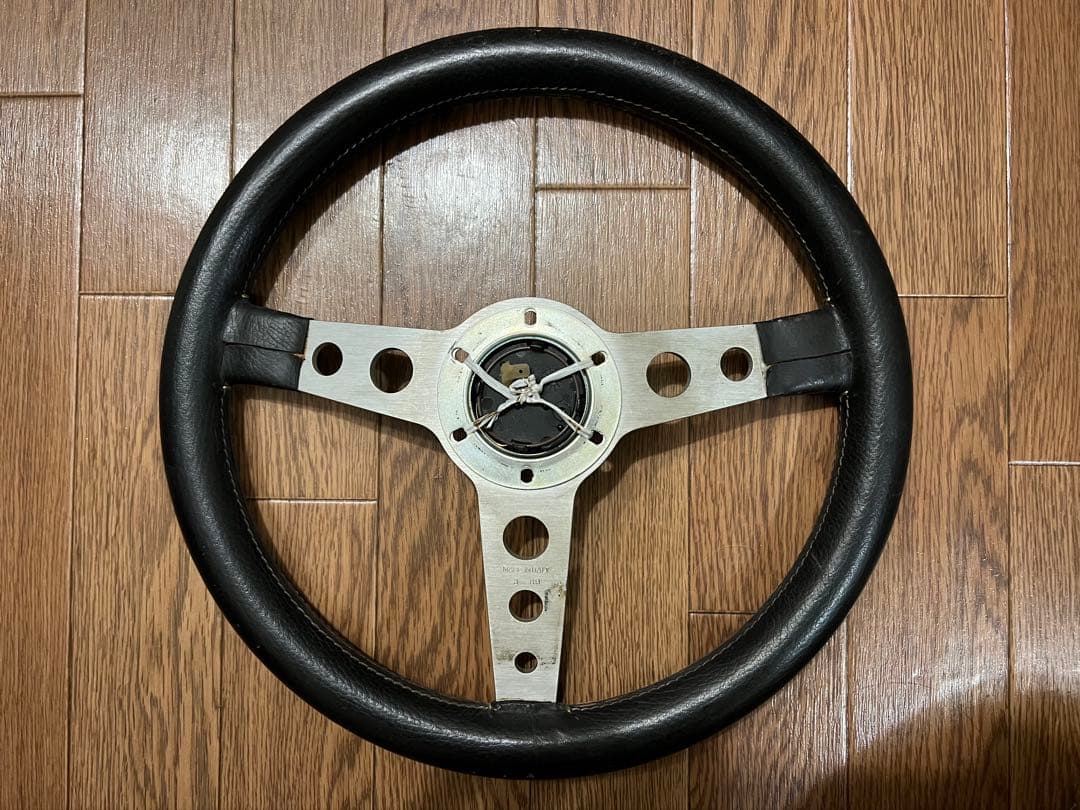 MOMO モモ 34パイ ステアリング ホーンボタン付き