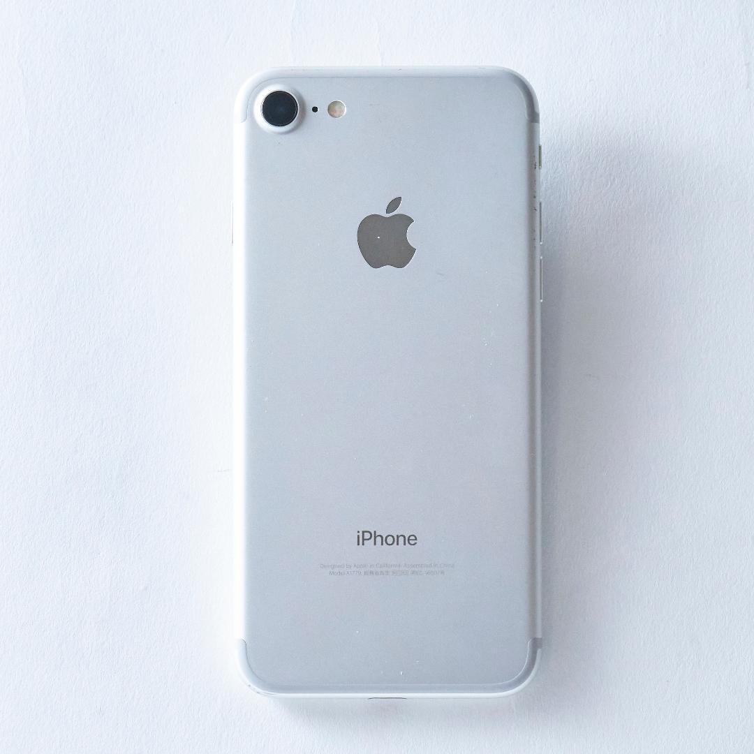 iPhone7 32GB　A1779 (MNCF2J/A) シルバSIMフリー