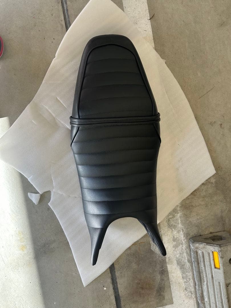 ブラック スポーツシート ストライプデザイン