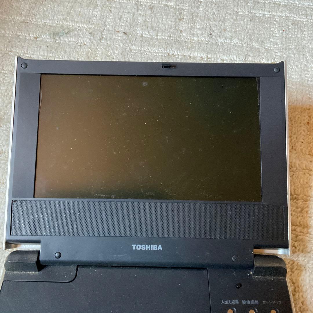 TOSHIBA ポータブルDVDプレーヤー　SD-P1600 。