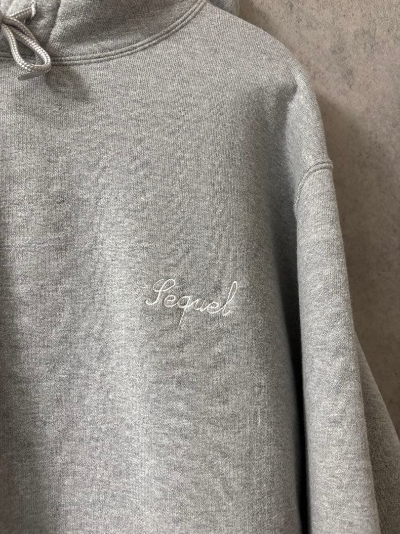 シークエル SEQUEL　ロゴ刺繍プルオーバーパーカー