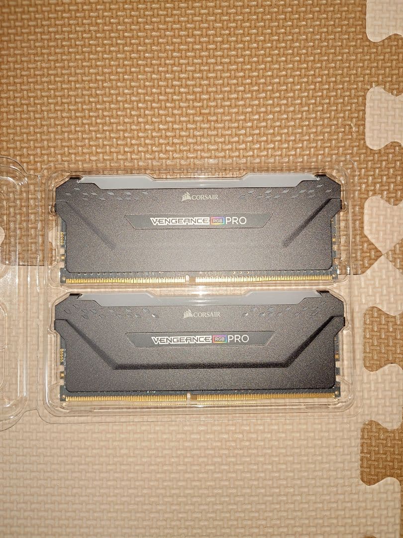メモリー CORSAIR VENGEANCE RGB PRO DDR4 16GB