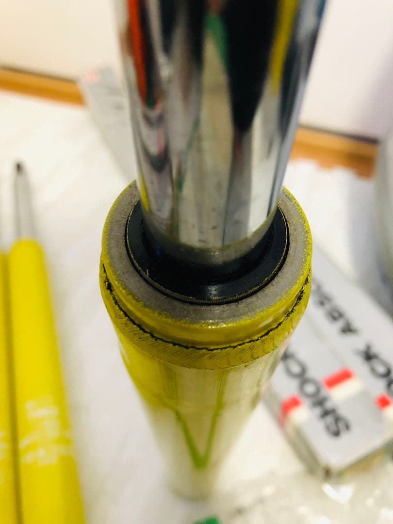 【送料込み】激安　ショックアブソーバー