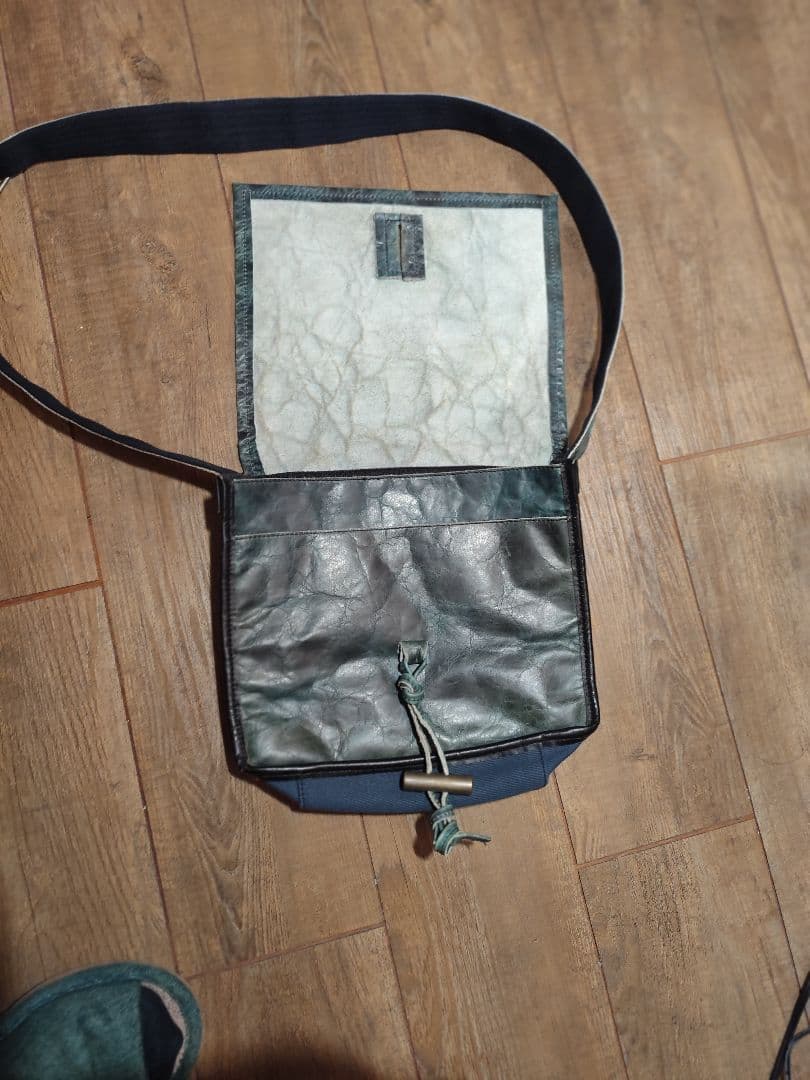 beauty:beast　ダークグリーン メッセンジャーバッグ