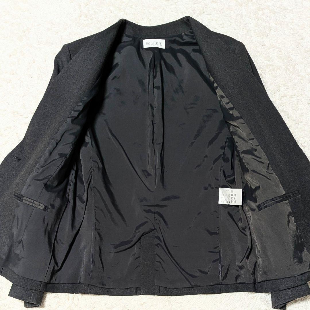 プラステ ウォームリザーブパンツスーツ ノーカラー 通勤 チャコールグレー L