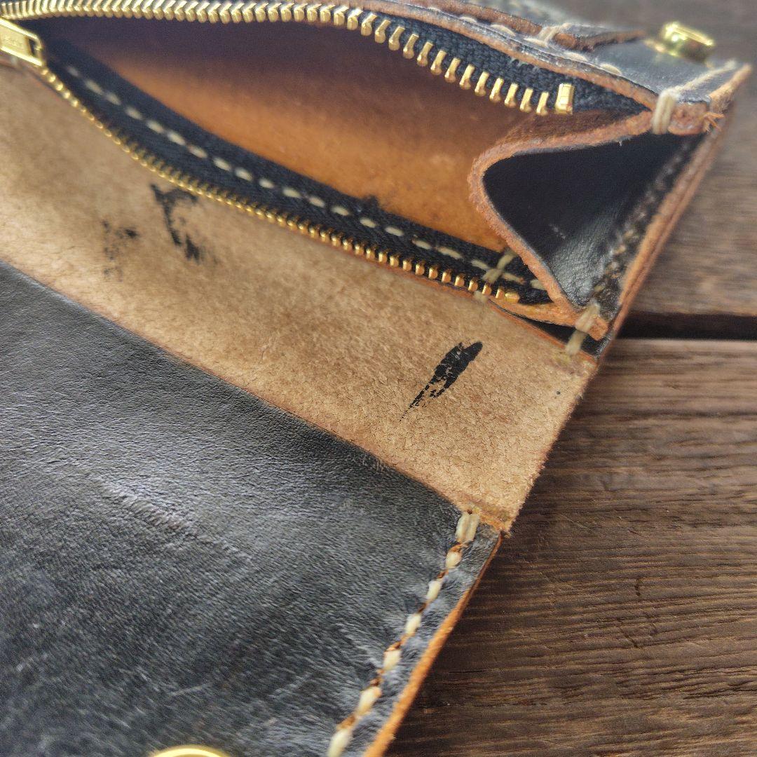 ミドルサイズ トラッカーウォレット　フレイムス カービング 手染め 黒