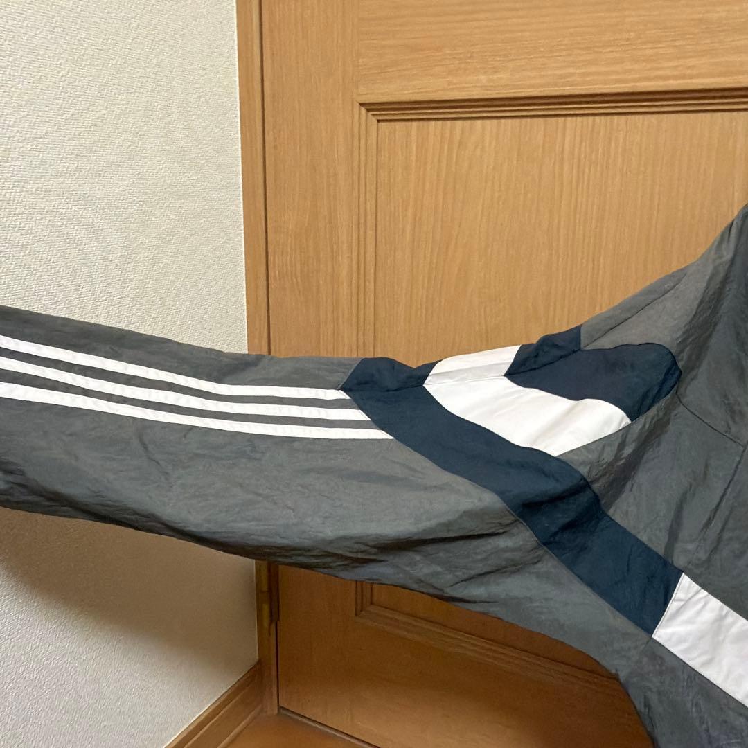 adidas Real Madrid ナイロンジャケット グレー