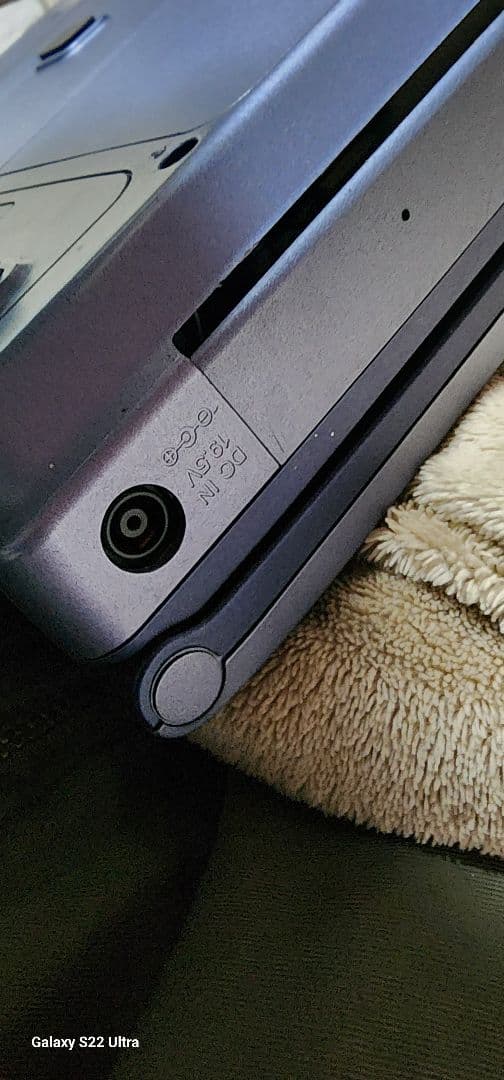 SONY製のかなり古いWindowsのXPの ノートPCです。本体のみ