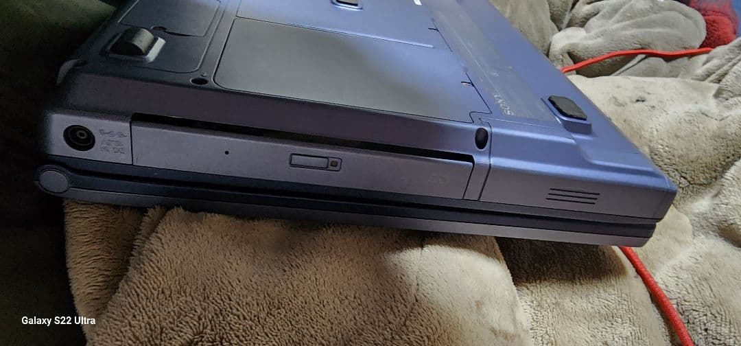 SONY製のかなり古いWindowsのXPの ノートPCです。本体のみ