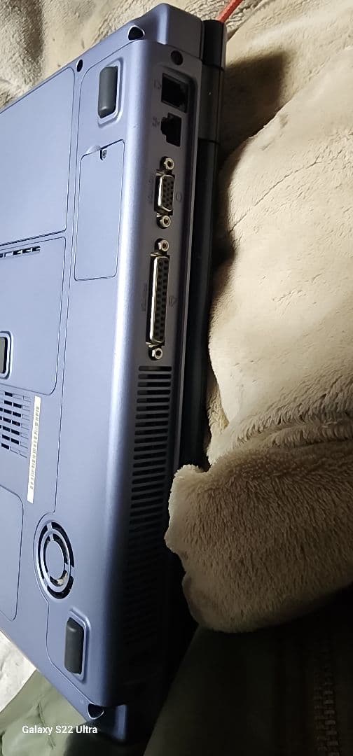 SONY製のかなり古いWindowsのXPの ノートPCです。本体のみ