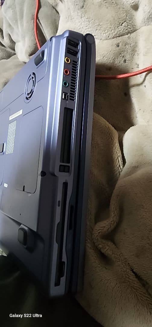 SONY製のかなり古いWindowsのXPの ノートPCです。本体のみ