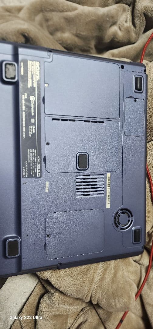 SONY製のかなり古いWindowsのXPの ノートPCです。本体のみ