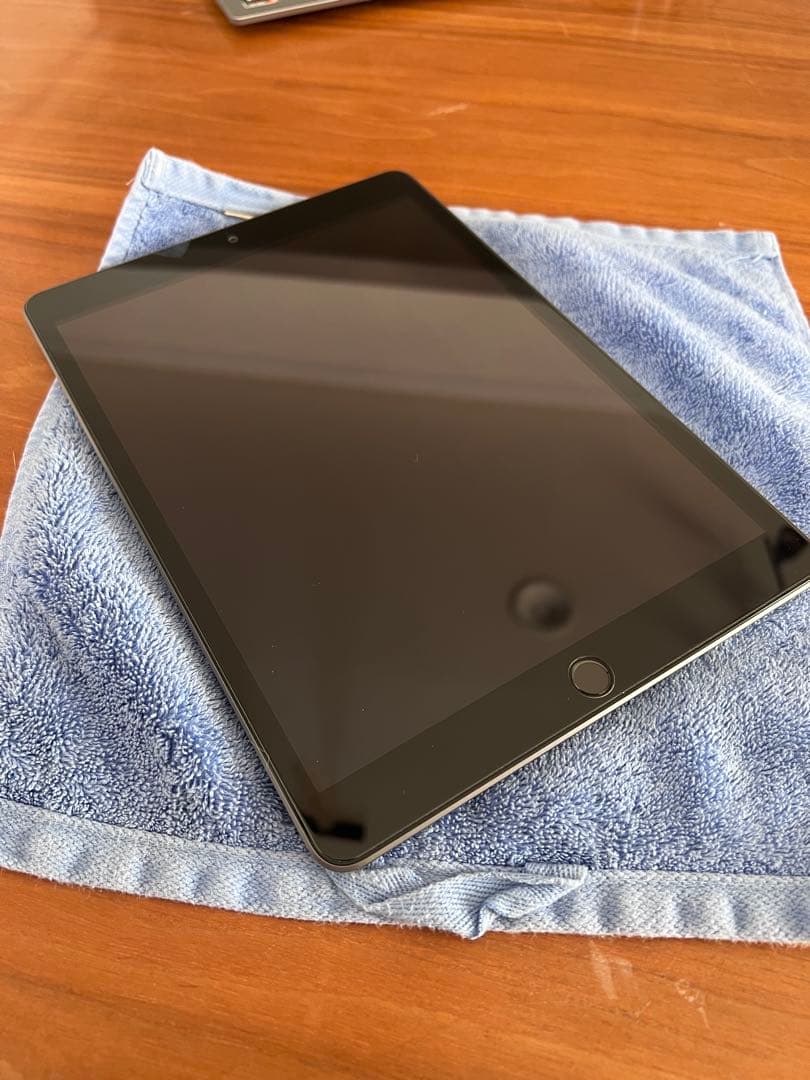 超美品Apple iPad 第８世代　スペースグレー 本体