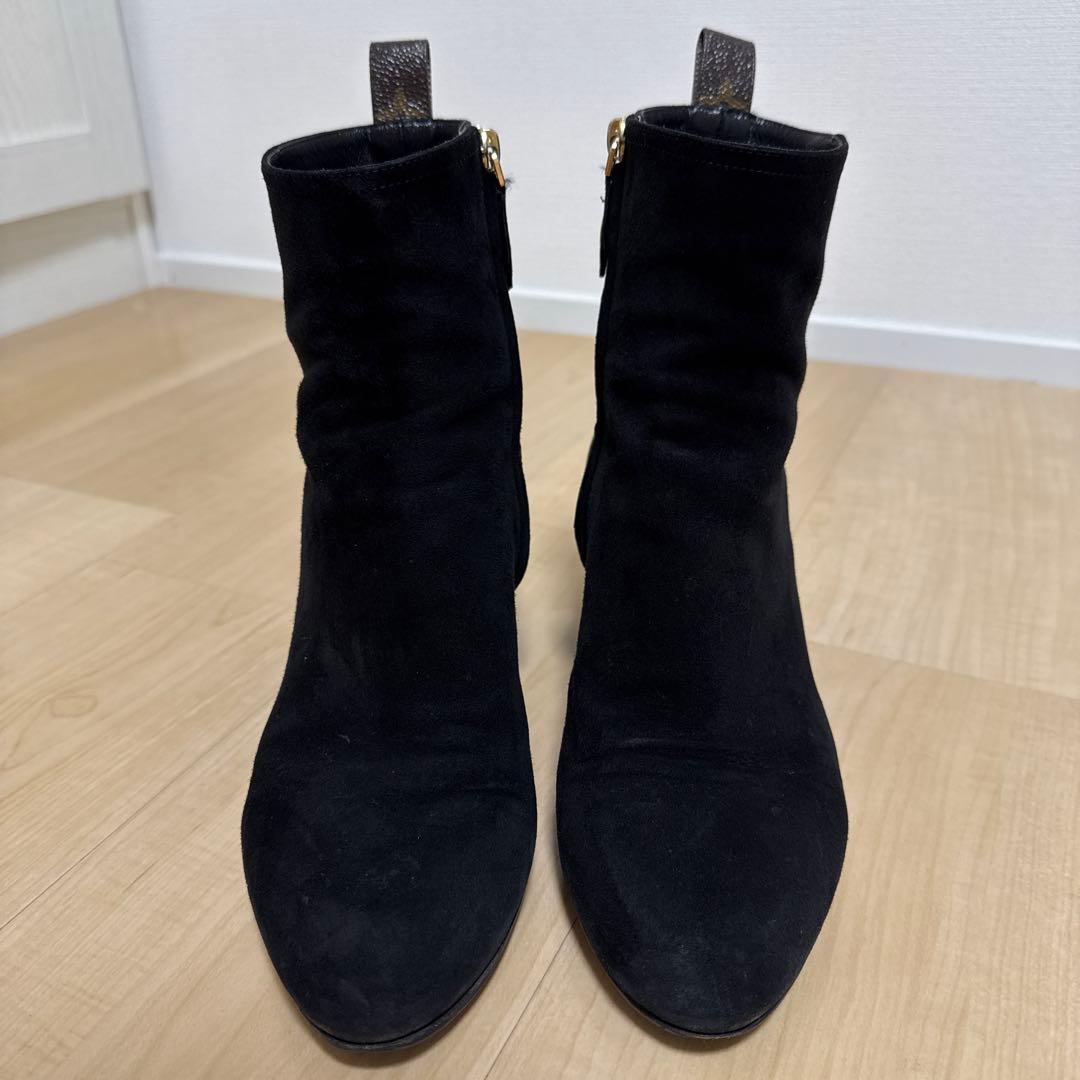 ルイヴィトン黒スエードブーツ ジッパー付き