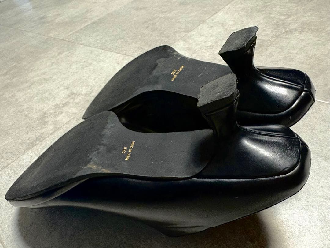 アダムエロペ　ブラックサンダル　ミュール　サボ