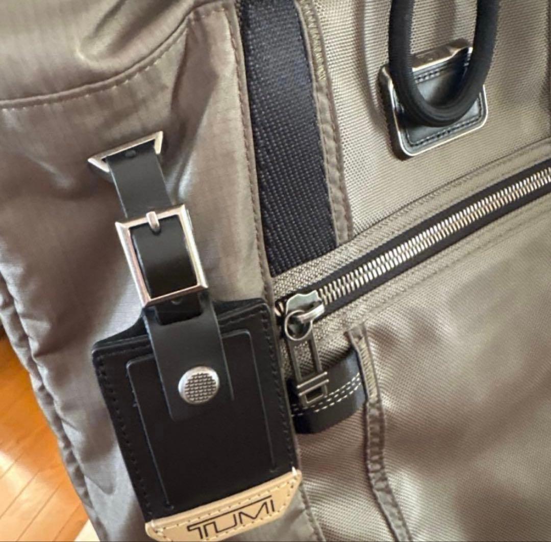 TUMI カーキ　トランスポートパック IDカードホルダー付き