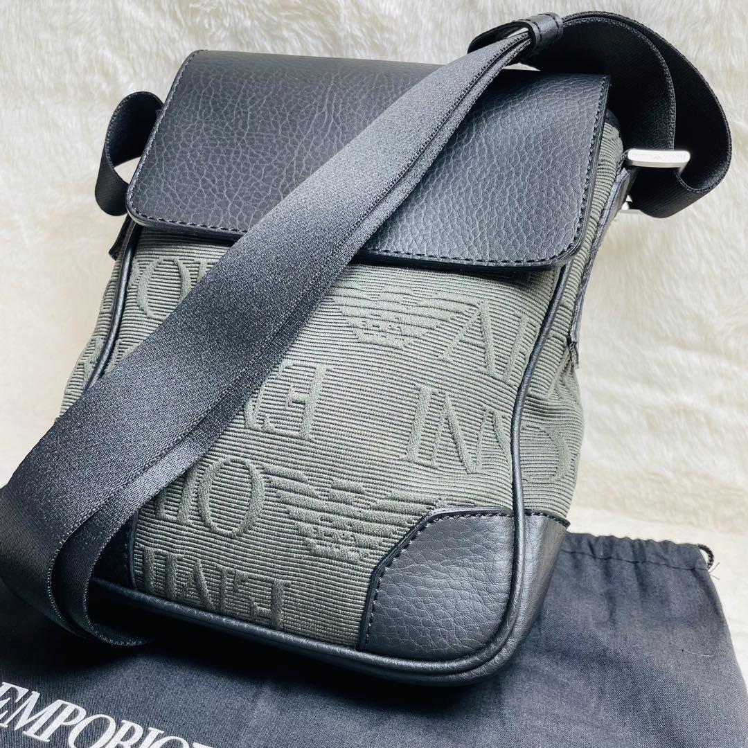新品未使用EMPORIO ARMANI エンボス　ショルダーバッグ　フラップ