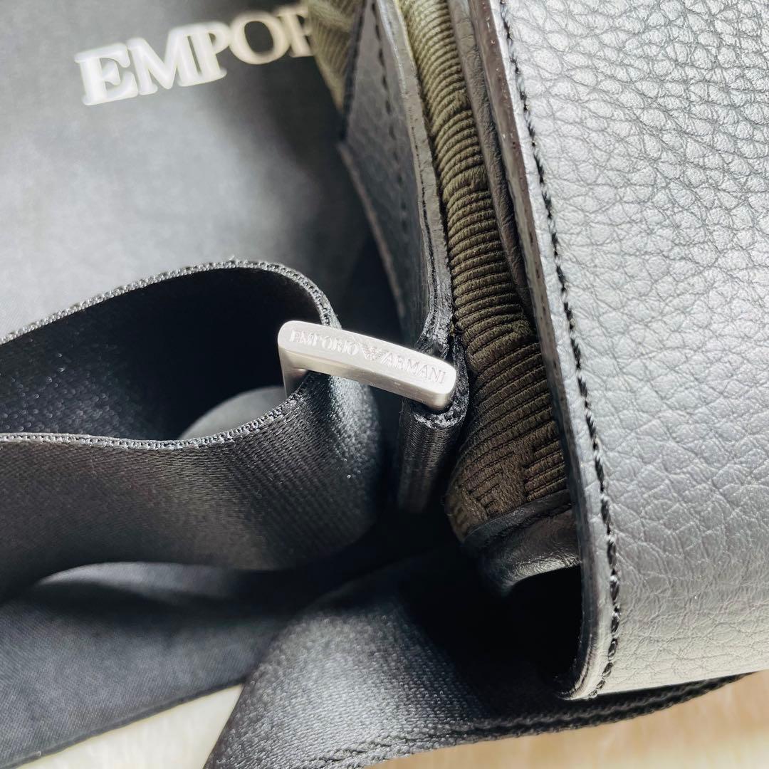 新品未使用EMPORIO ARMANI エンボス　ショルダーバッグ　フラップ