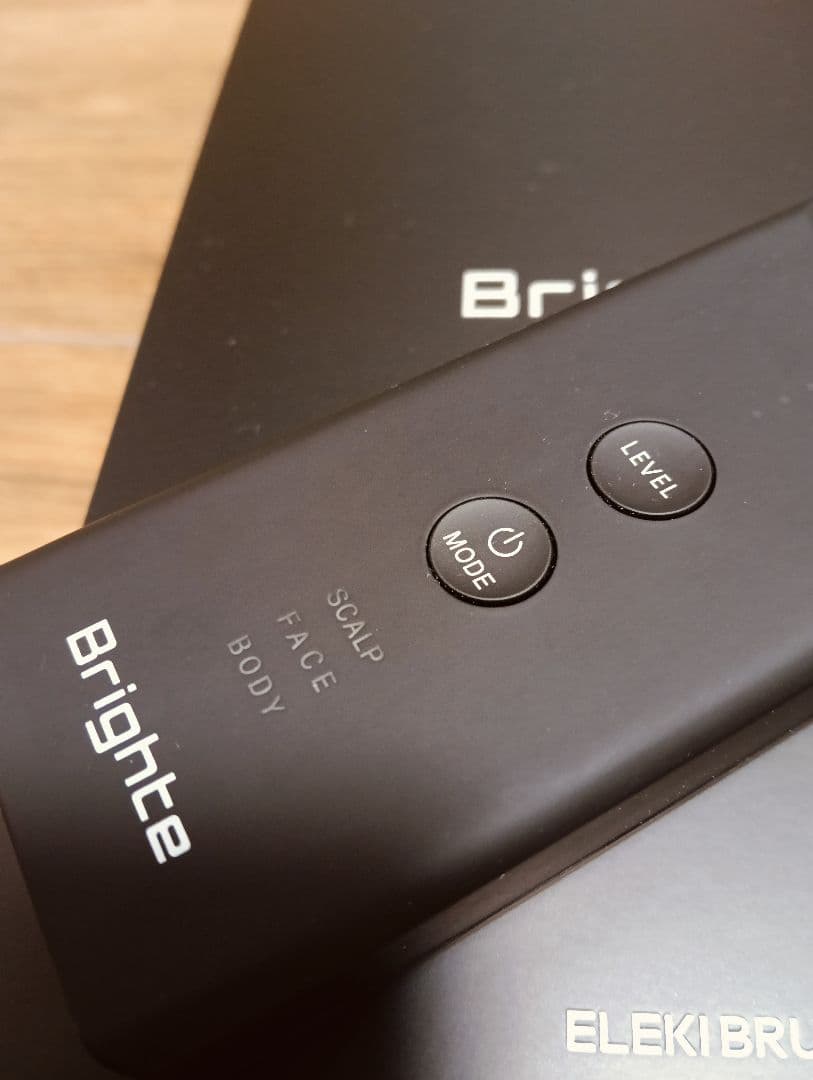 ＊Brighte ELEKIBRUSH 美顔器（説明書なし•ケーブル付／箱あり）