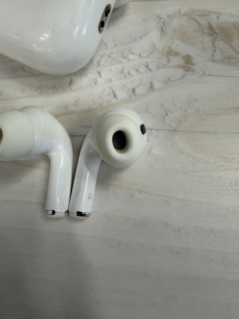 AirPods Pro 第2世代（Lightning、ワイヤレス）中古 本体