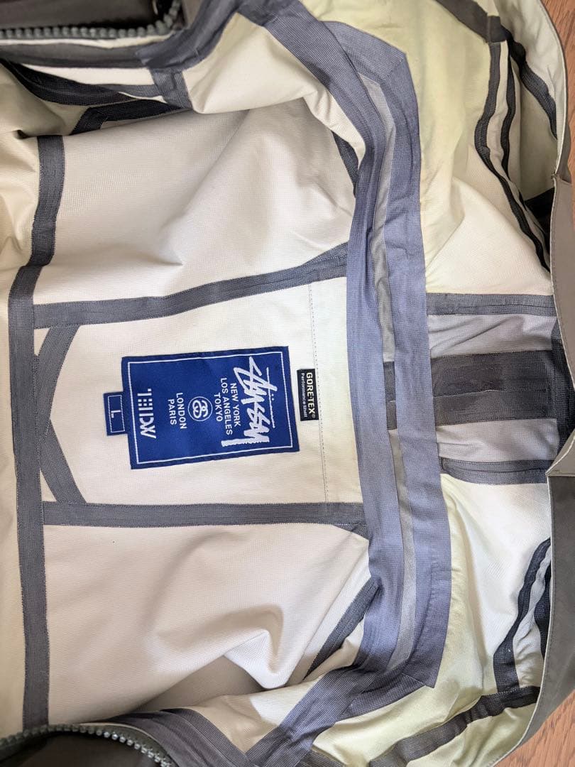 STUSSY ゴアテックス　マウンテンパーカー、ナイロンジャケット