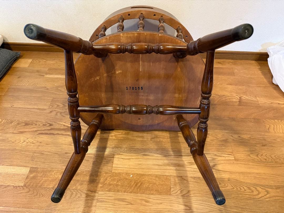 モモニクサマ　②飛騨産業　キツツキマーク　木製アームチェア