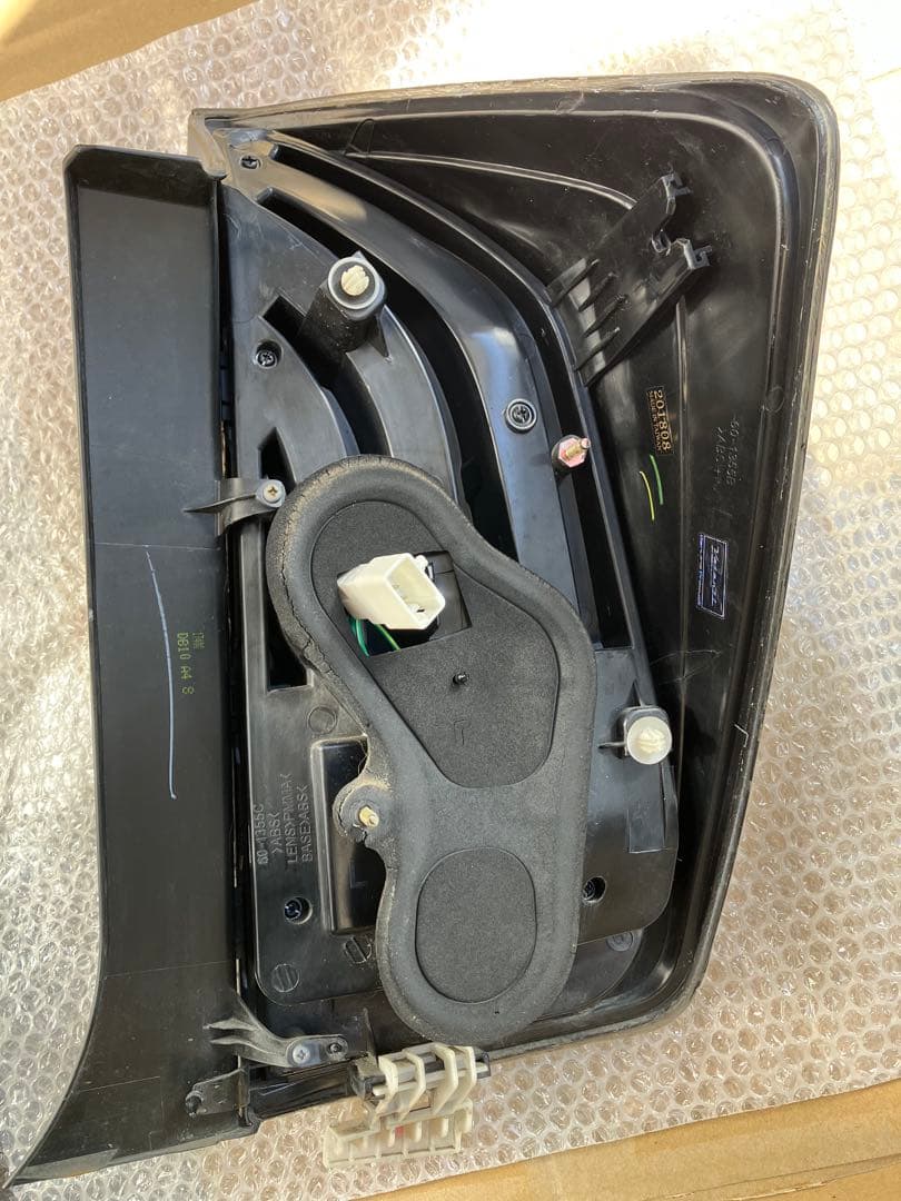 プリウス30系　ヴァレンティテール(左側) LED スモークデザイン