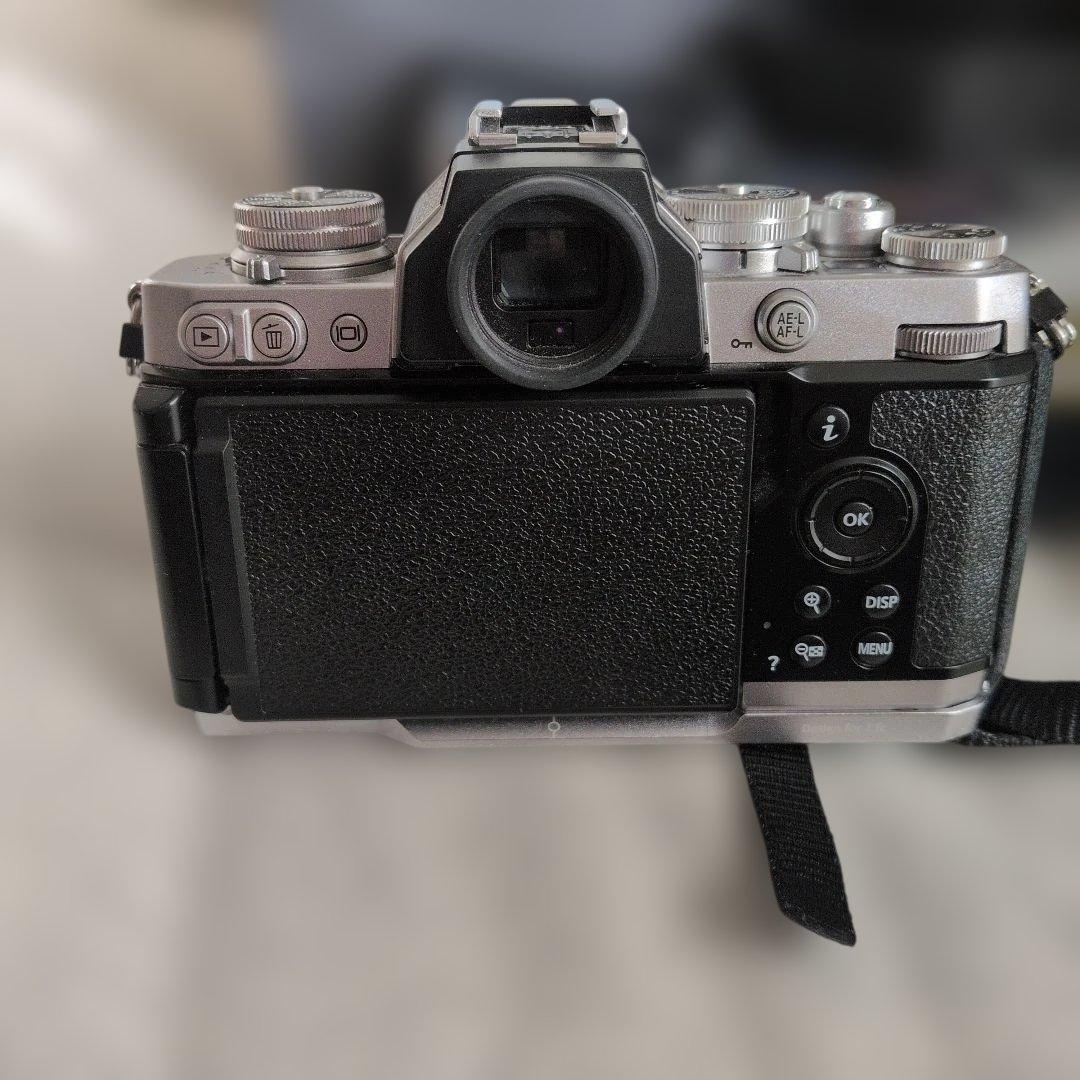 ニコン(Nikon)　Zfc 16-50 VR レンズキット グリップバッテリー