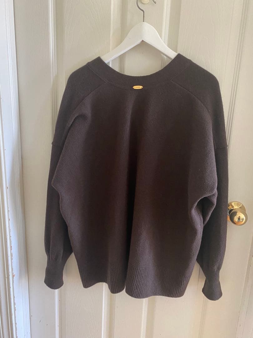 Deuxleme Class OLBIA Vネックプルオーバー