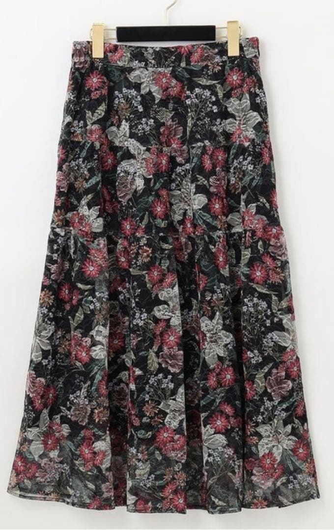 ミミ　新品未使用タグ付ボタニカル刺繍SK 36