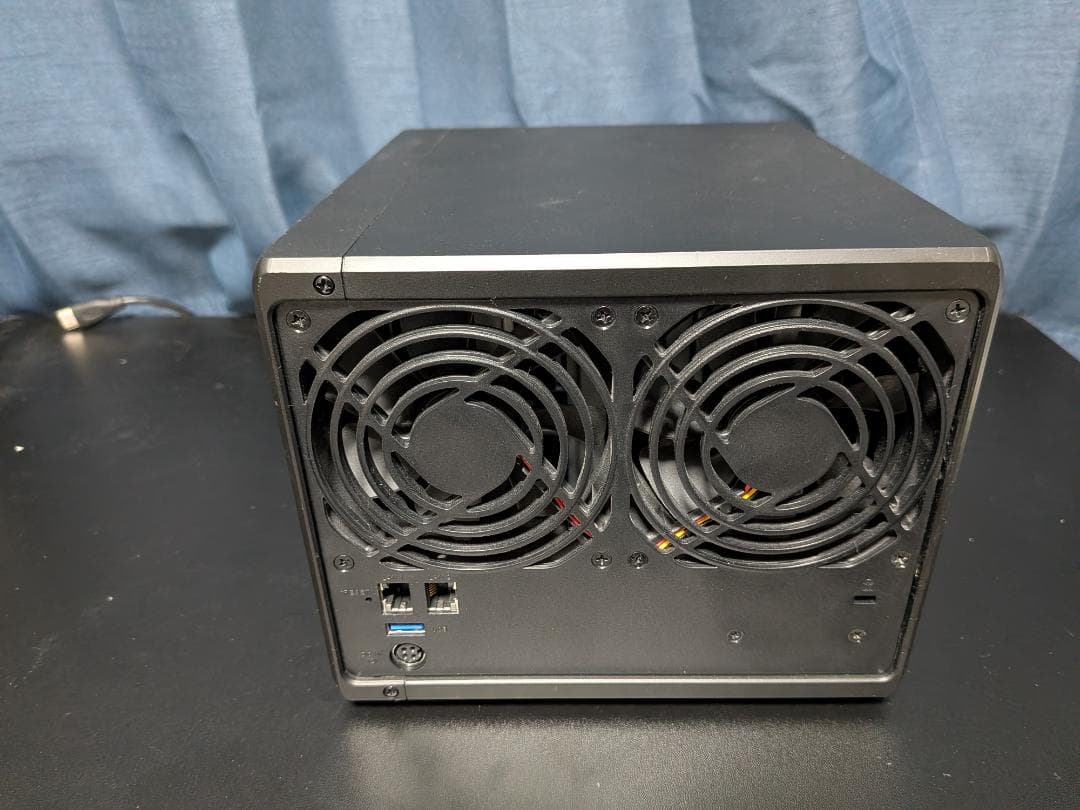 Synology DS420+【HAT3300-4Tほぼ未使用】×4,SSD×2