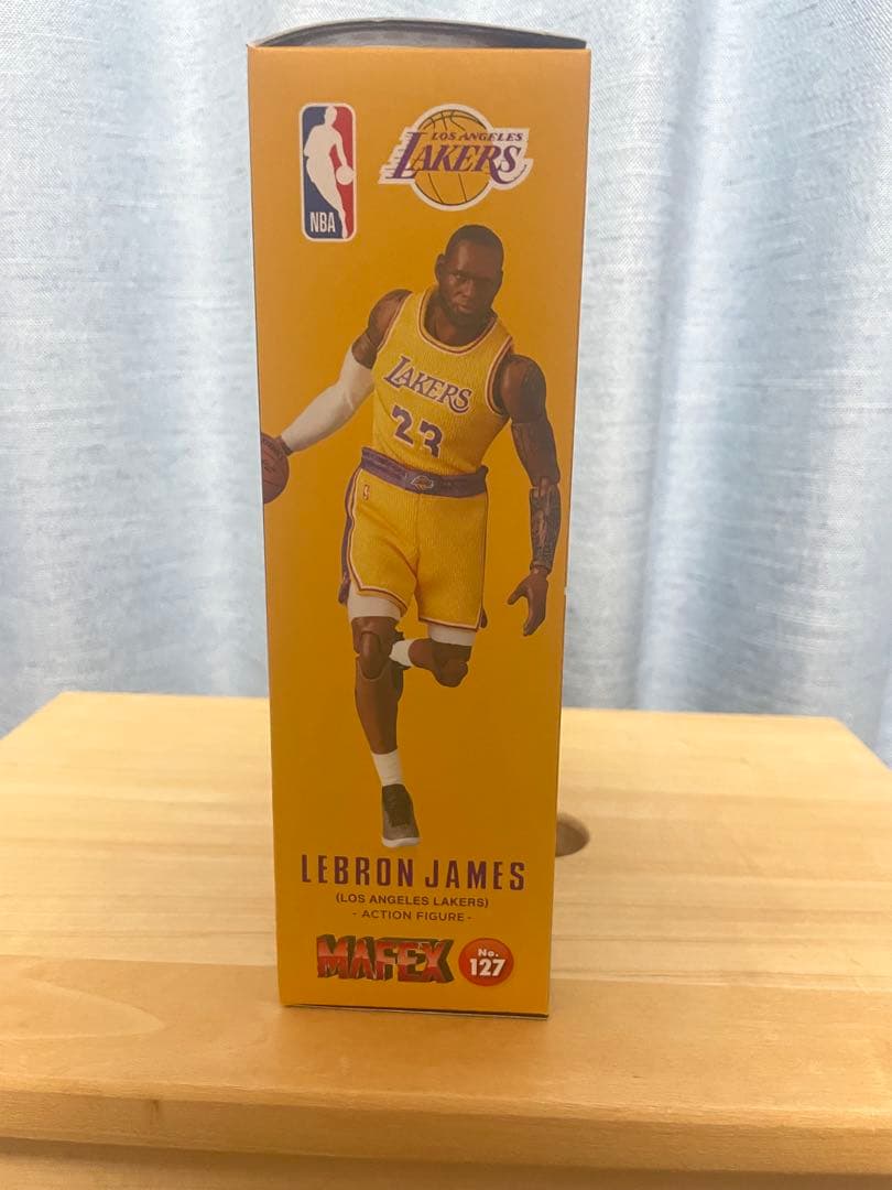 レブロン・ジェームズ MAFEX(マフェックス) アクションフィギュア