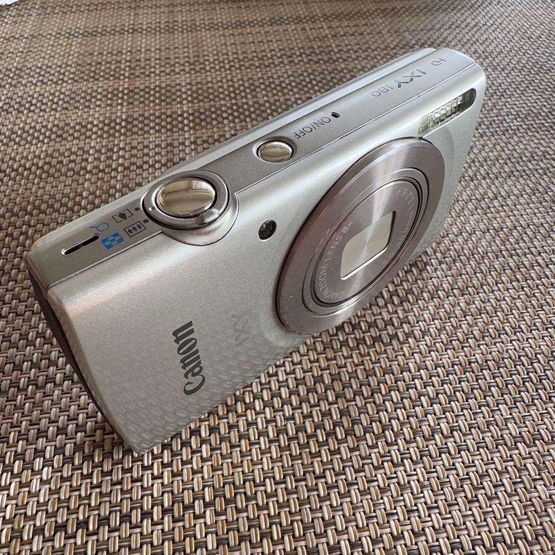 【Canon IXY180】 シルバー 【デジカメ】