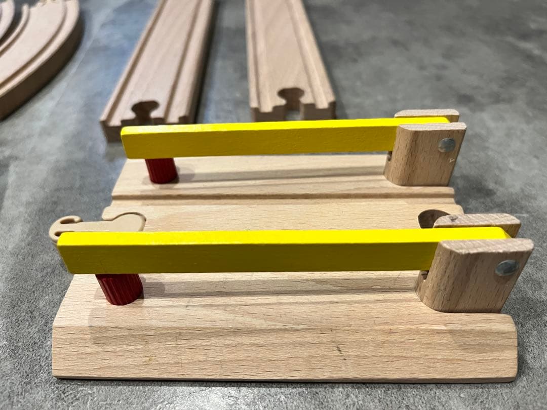 【美品】木のおもちゃ　ミッキィ MICKI　汽車セット（八の字）＋踏切とトラック