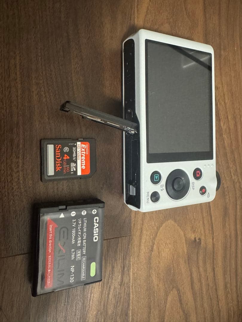 デジタルカメラ CASIO HIGH SPEED EXILIM EX-ZR200