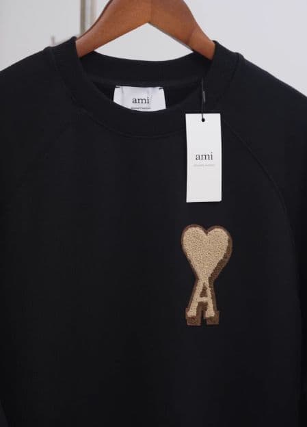 AMI PARISハート刺繍 ブラックスウェット メンズトップス L