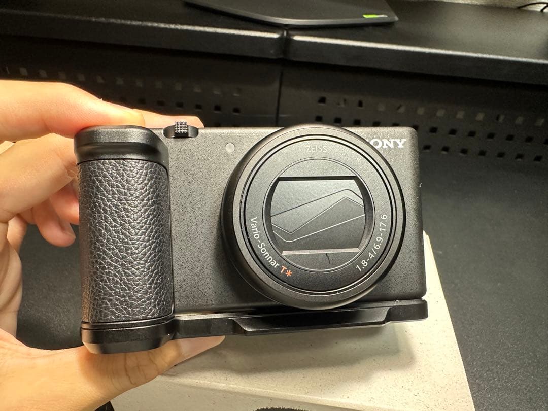 SONY VLOGCAM ZV-1M2 予備純正バッテリー＋純正チャージャー付き