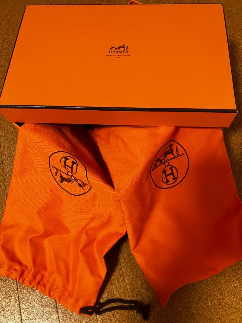 エルメス　クロスストラップサンダル