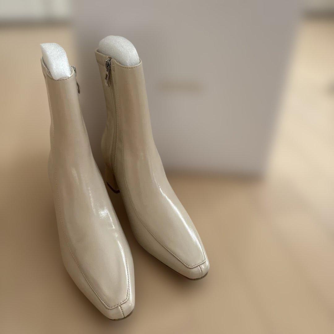 ヤマダヤ　FENNEL エナメルショートブーツ　アイボリー