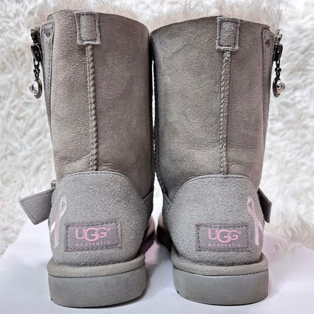 アメリカ限定品✨️UGG ムートンブーツ ピンクリボン ブレイズ 刺繍 チャーム