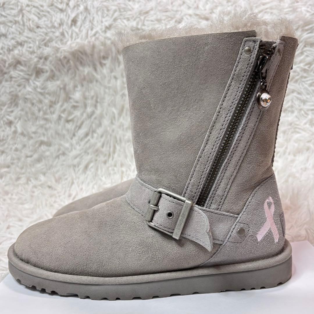 アメリカ限定品✨️UGG ムートンブーツ ピンクリボン ブレイズ 刺繍 チャーム