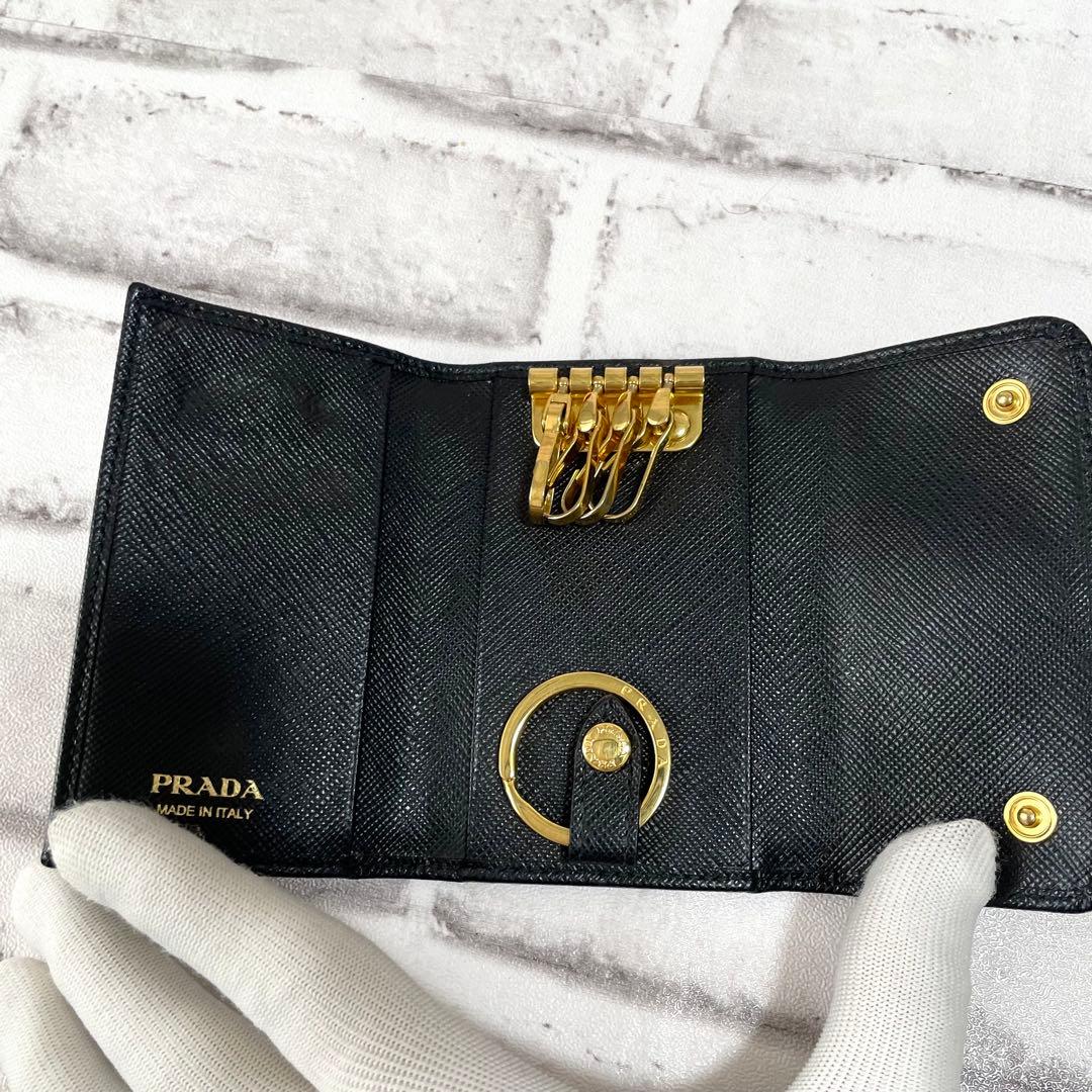 未使用級✨プラダ　4連キーケース　キーリング　サフィアーノレザー　黒　RFID