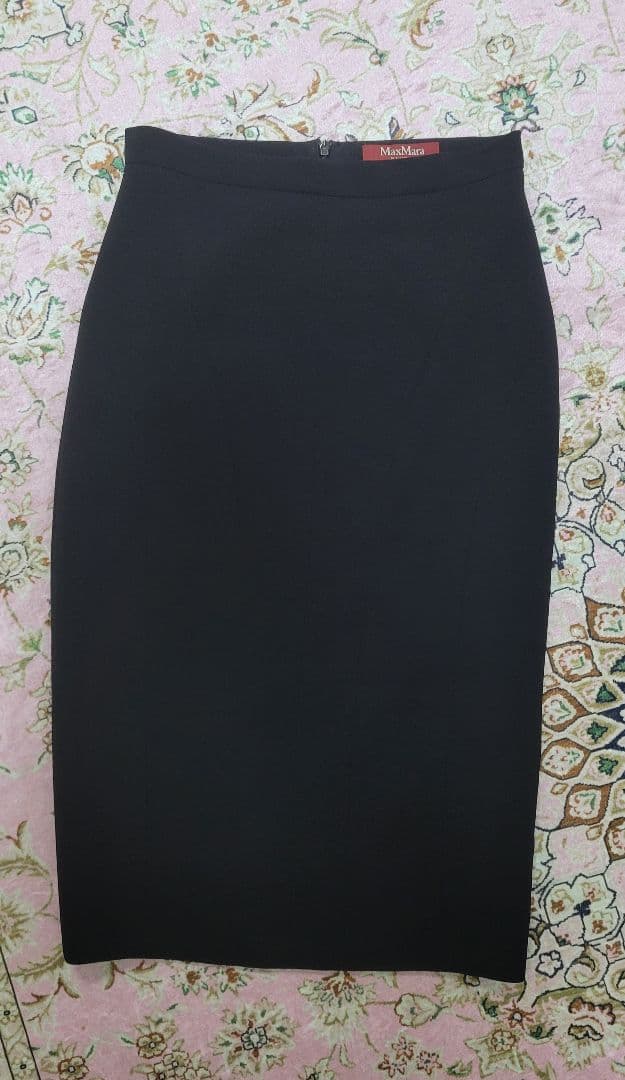 ★端数切り捨てお値下げしました★Max Mara黒 タイトスカート スリット入り