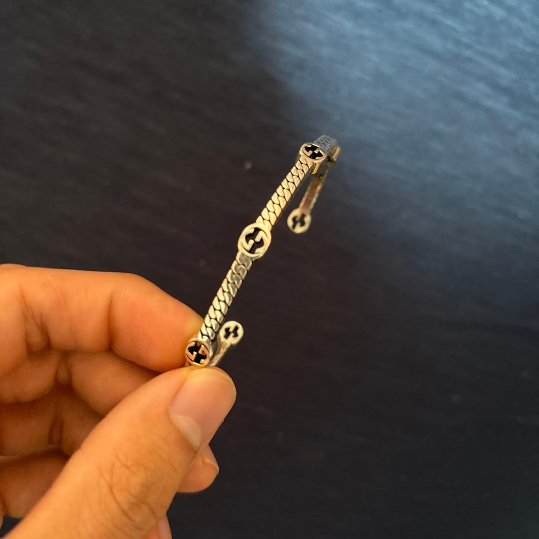 GUCCI シルバーロゴブレスレット