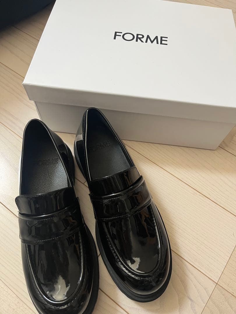 FORME ブラック エナメル レインシューズ