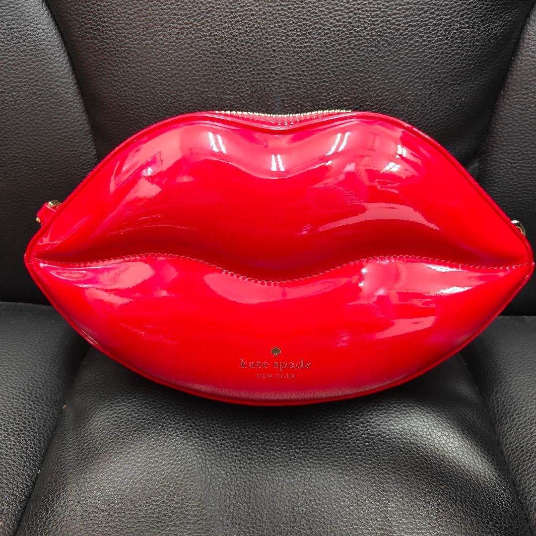 ケイトスペードニューヨーク　3Dリップ クロスボディ バッグ