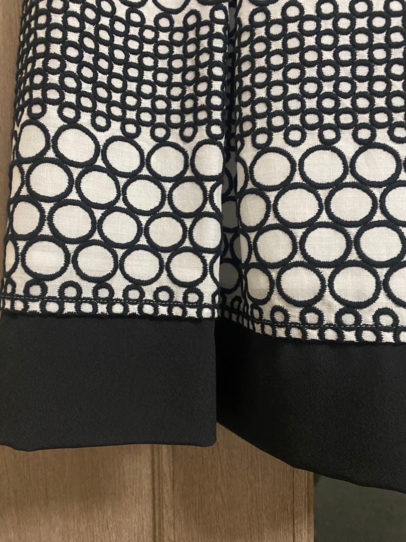 ルネ　ノースリーブひざ丈ワンピース 白黒ドット刺繍　36 訳あり