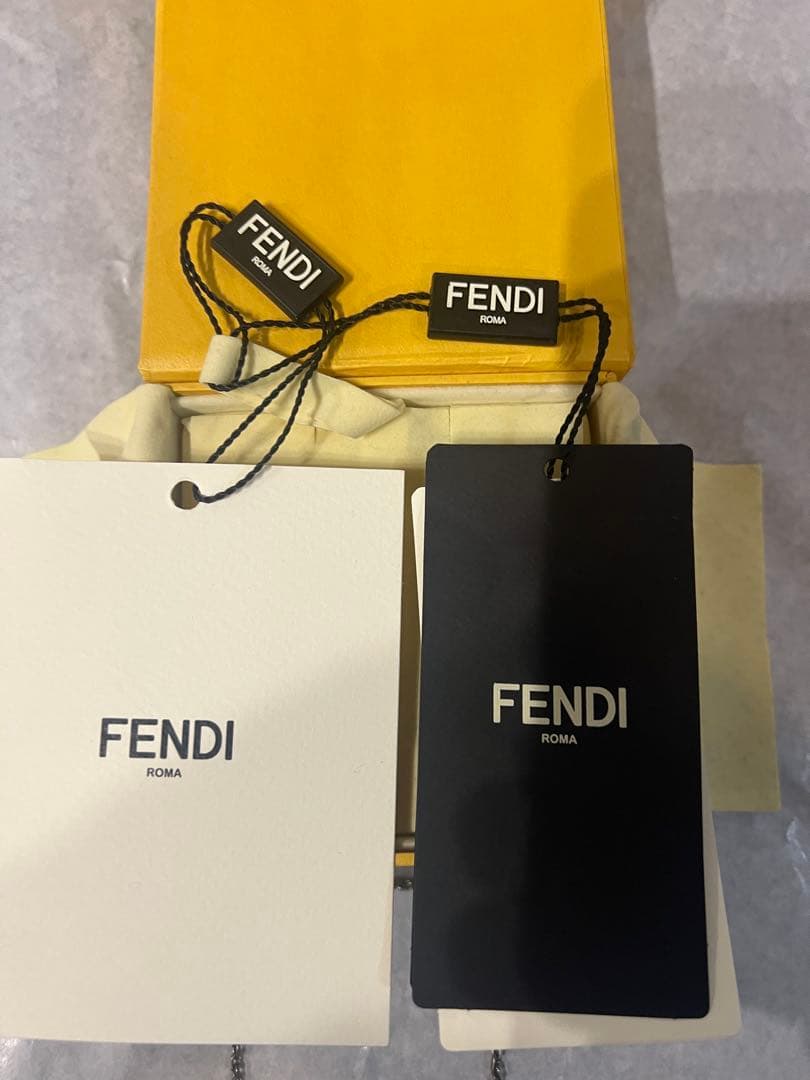 つかまん　FENDI シルバー バゲットネックレス