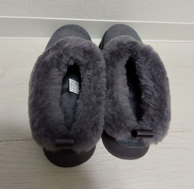 UGG タゼル グレー24 箱とタグなし 室内にて試着のみ