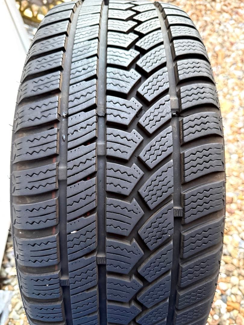 J*J様 ハイエース　ESSEX ENCM 18インチ　スタッドレス